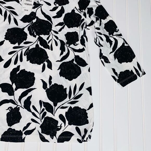 JM Collection Flocked Velvet Jacquard Keyhole 3/4 Sleeve Top Size S NWT - Picture 5 of 10